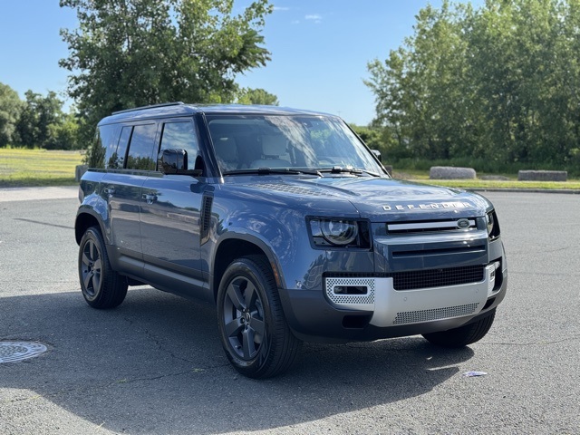 2025 Land Rover Defender 110 S photo 6
