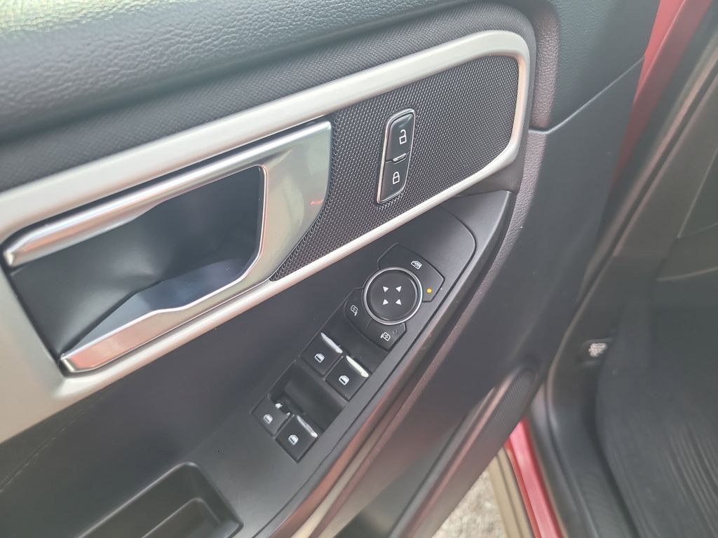 2020 Ford Explorer XLT photo 8