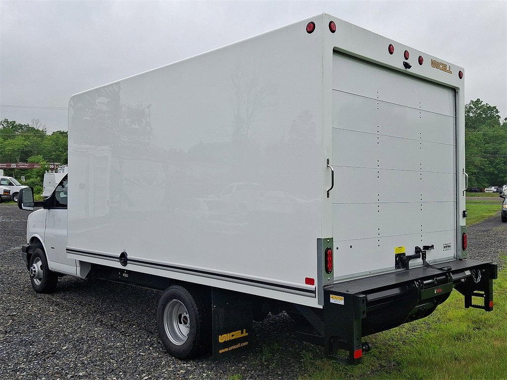 2025 Gmc Savana Cutaway 3500 photo 3