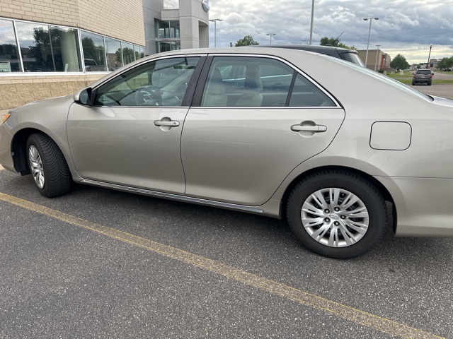 2013 Toyota Camry LE photo 5