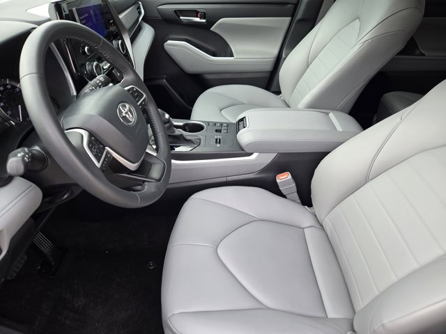 2024 Toyota Highlander XLE photo 4
