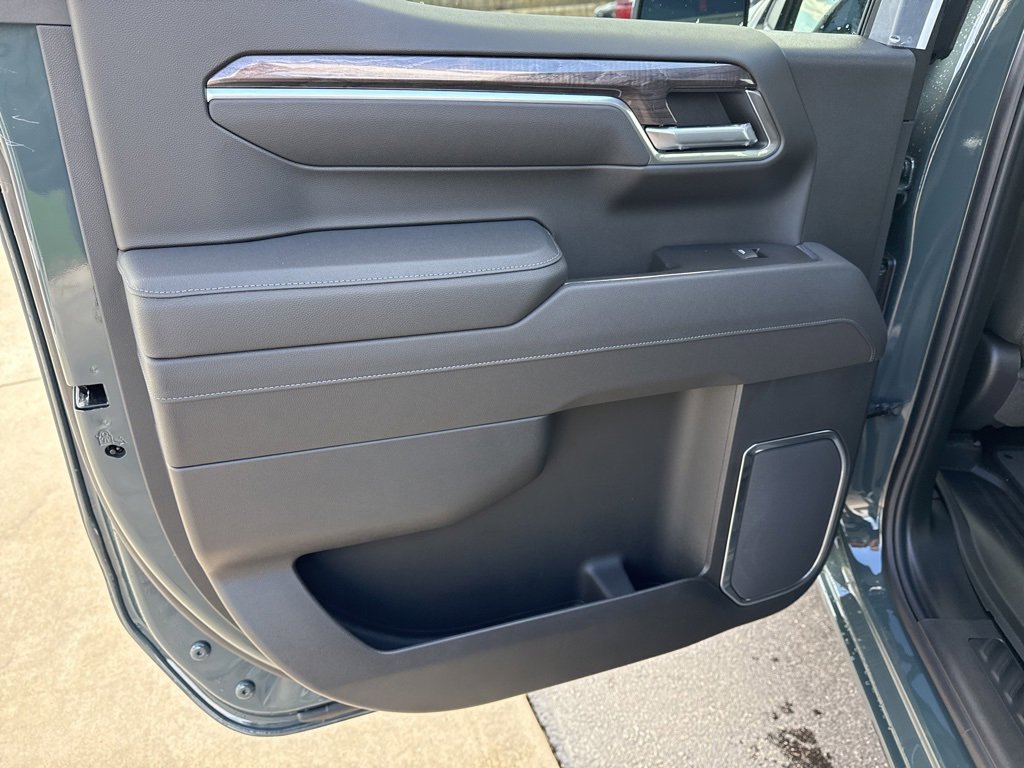 2025 Chevrolet Silverado 1500 LTZ photo 28
