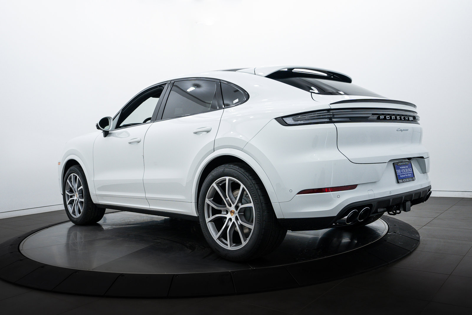 2025 Porsche Cayenne photo 3