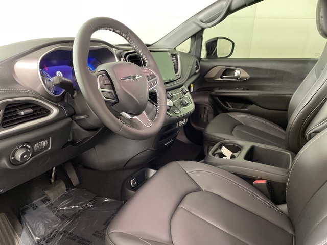 2025 Chrysler Pacifica photo 20