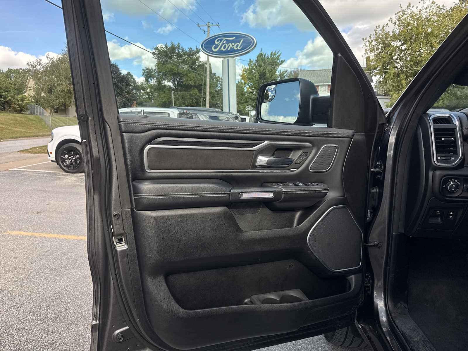 2023 Ram 1500 Laramie photo 13