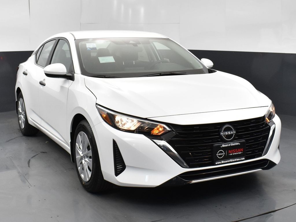 2025 Nissan Sentra S's photo