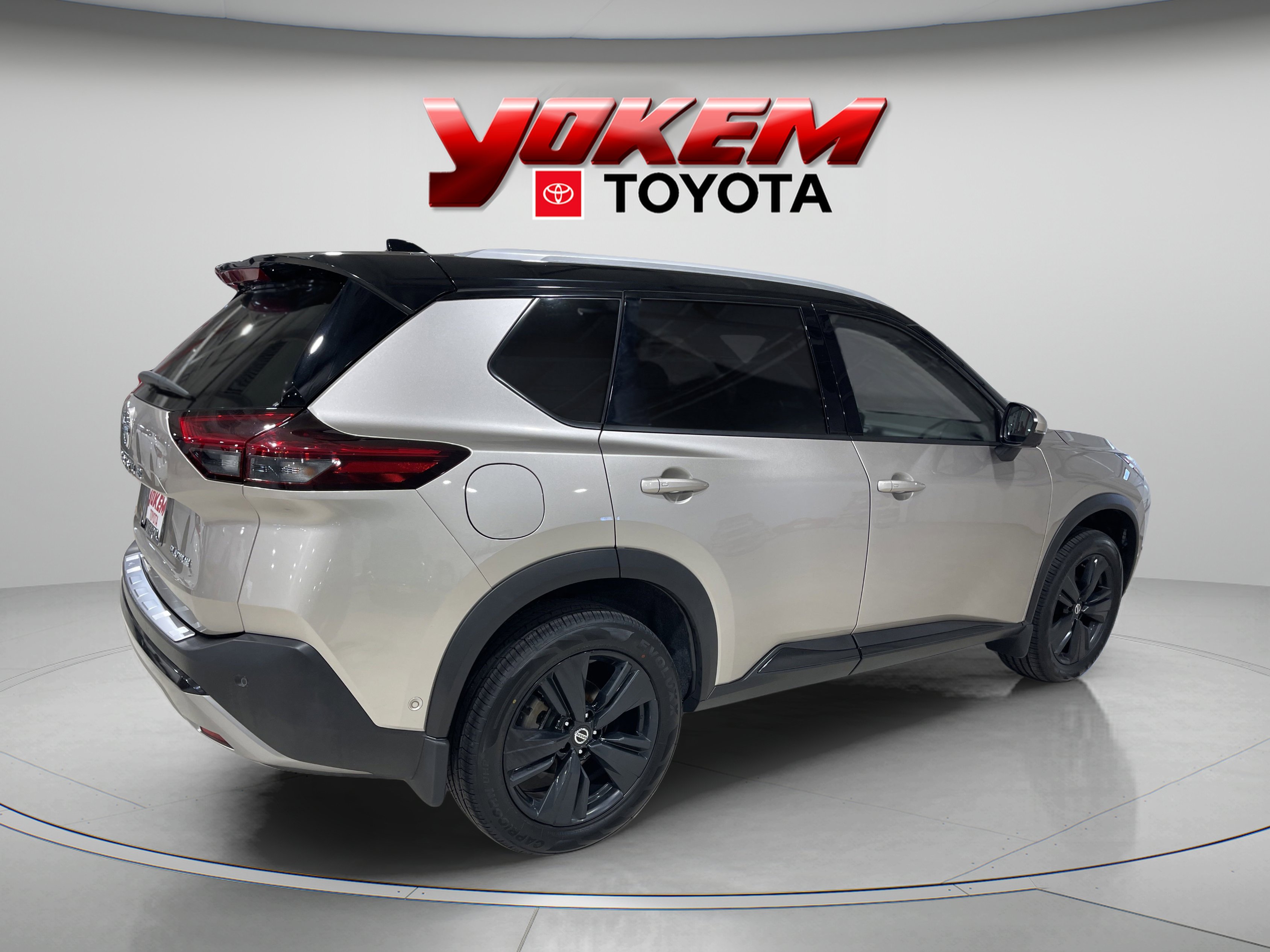 2021 Nissan Rogue Platinum photo 4