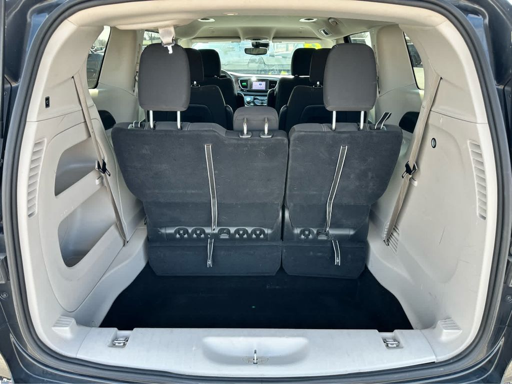 2023 Chrysler Voyager LX photo 16