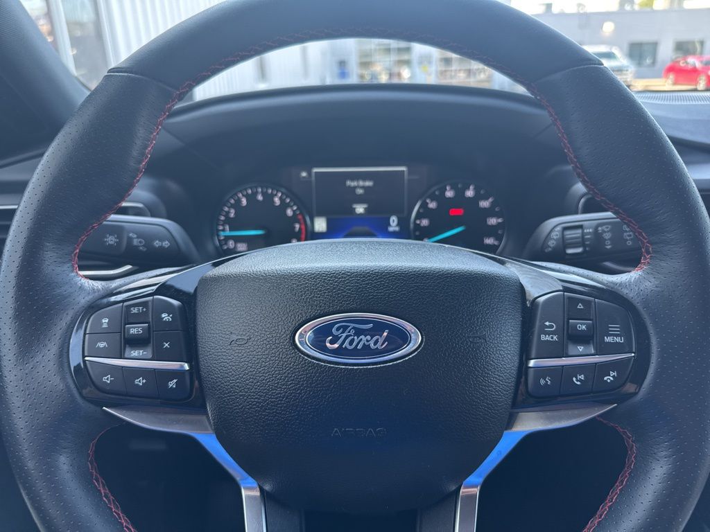 2024 Ford Explorer ST-Line photo 9