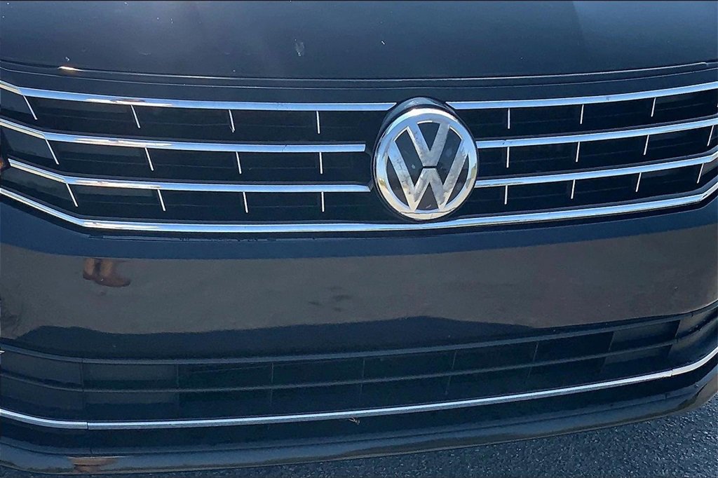 2019 Volkswagen Passat 2.0T Wolfsburg Edition photo 29