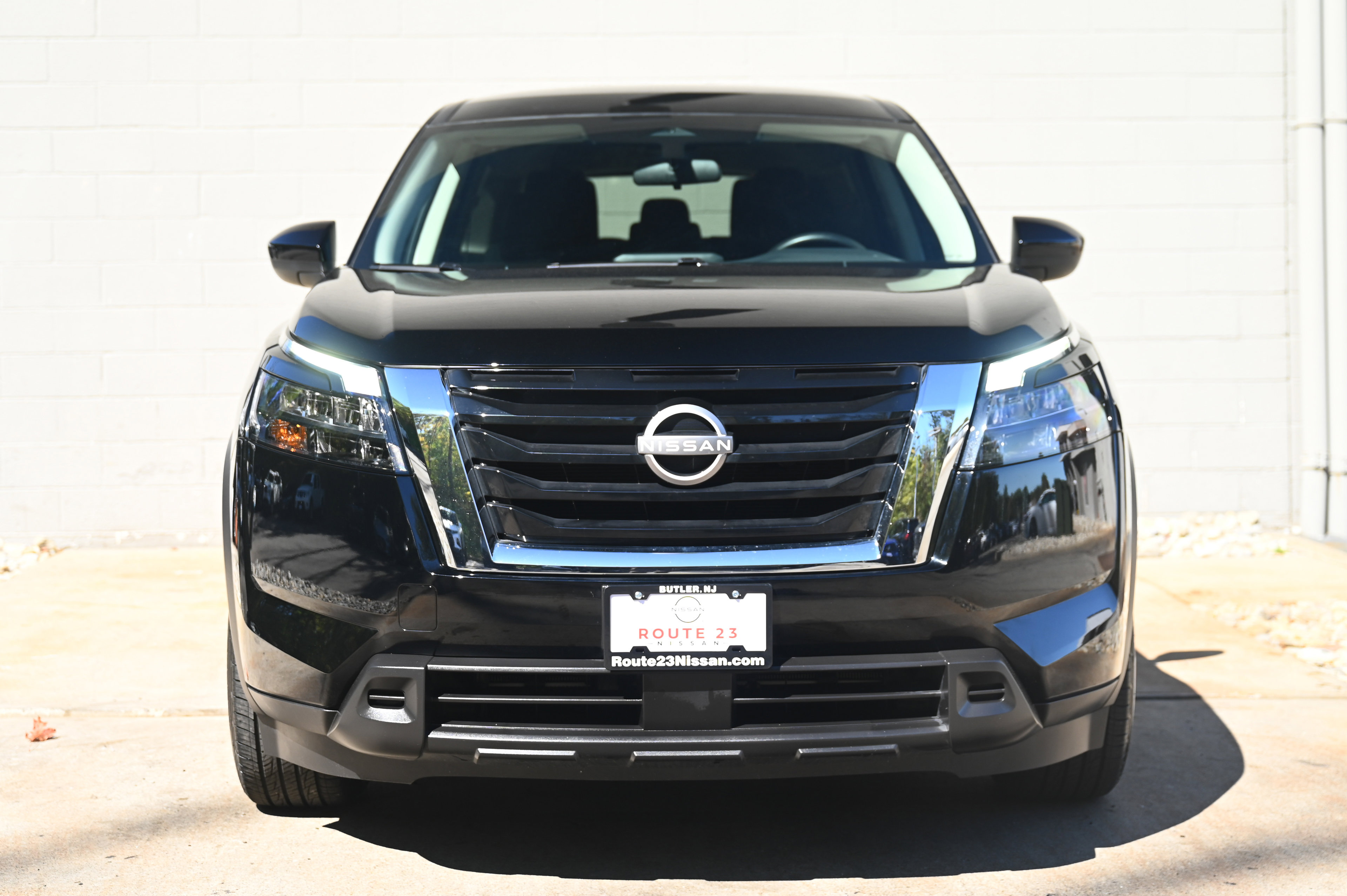 2024 Nissan Pathfinder S photo 2
