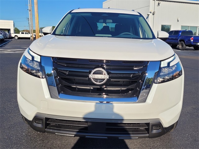 2025 Nissan Pathfinder SV photo 11