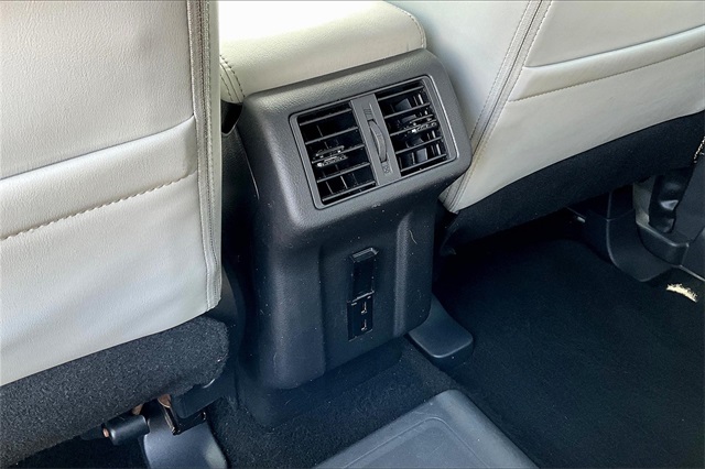 2022 Mitsubishi Outlander PHEV LE photo 32