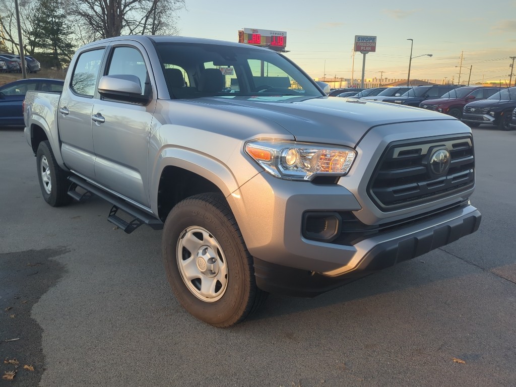 2018 Toyota Tacoma SR's photo