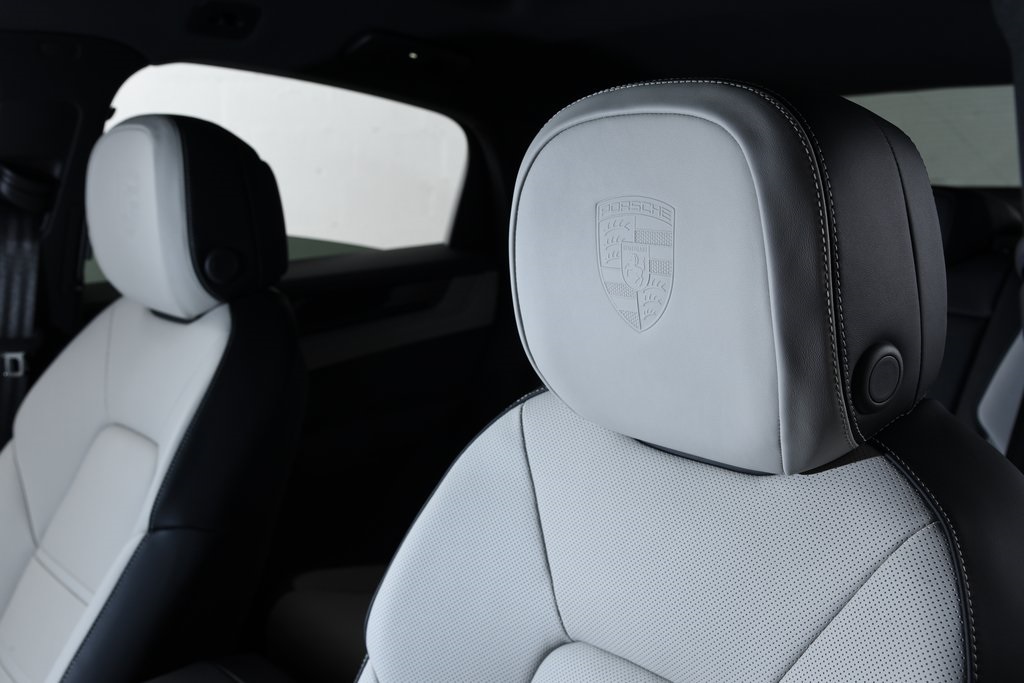 2025 Porsche Cayenne E-Hybrid photo 32