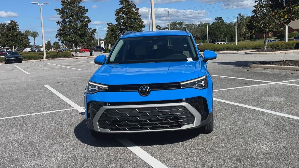 2025 Volkswagen Taos SE photo 3