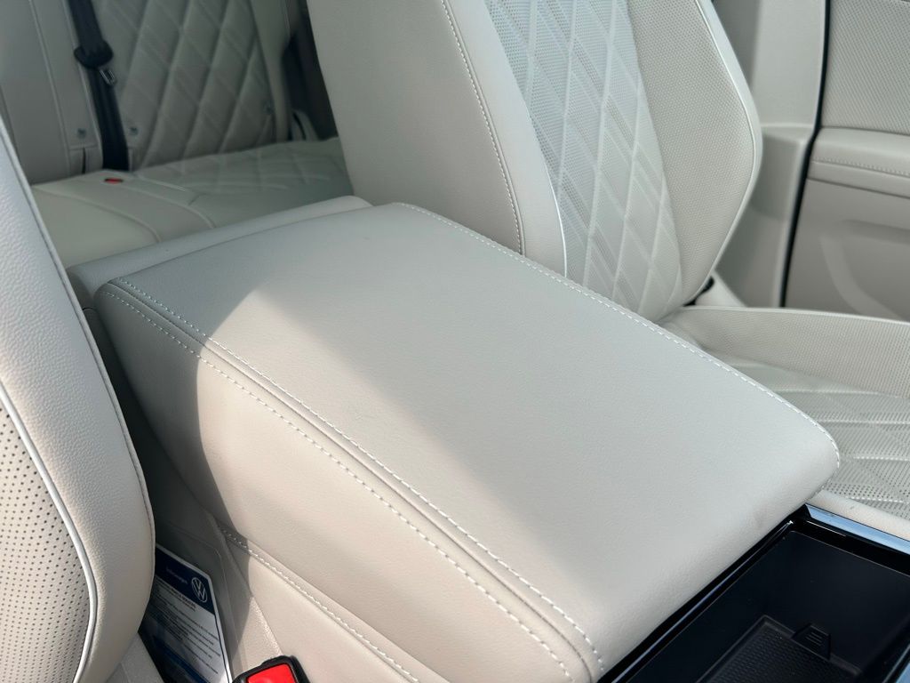 2025 Volkswagen Atlas SEL Premium R-Line photo 30