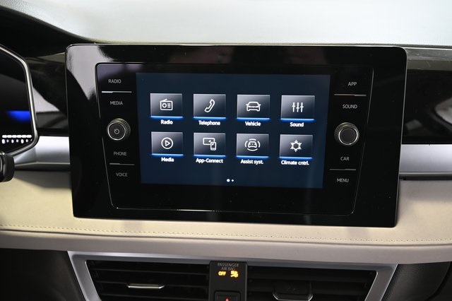 2025 Volkswagen Taos SE photo 4