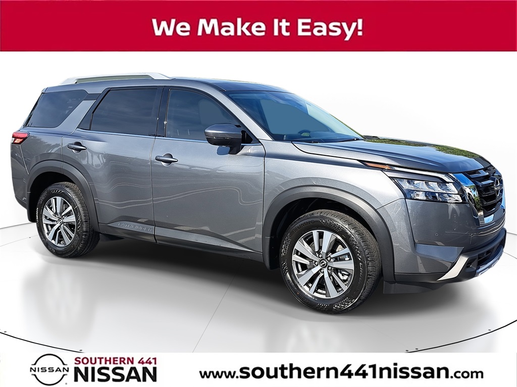 2025 Nissan Pathfinder SL's photo