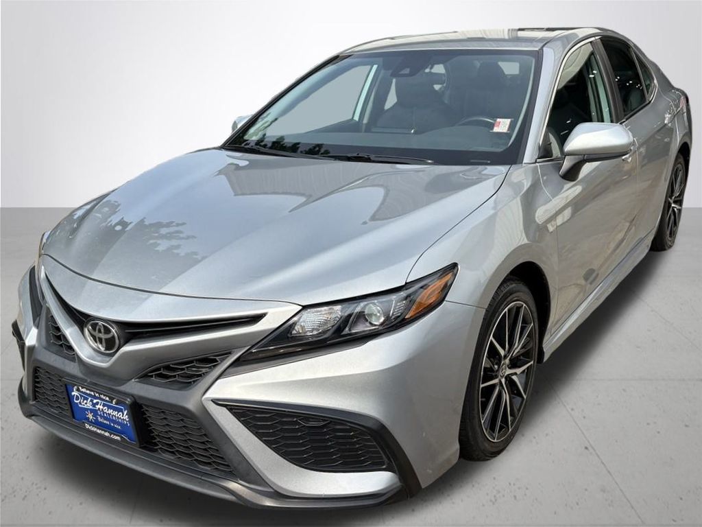 2021 Toyota Camry SE photo 2