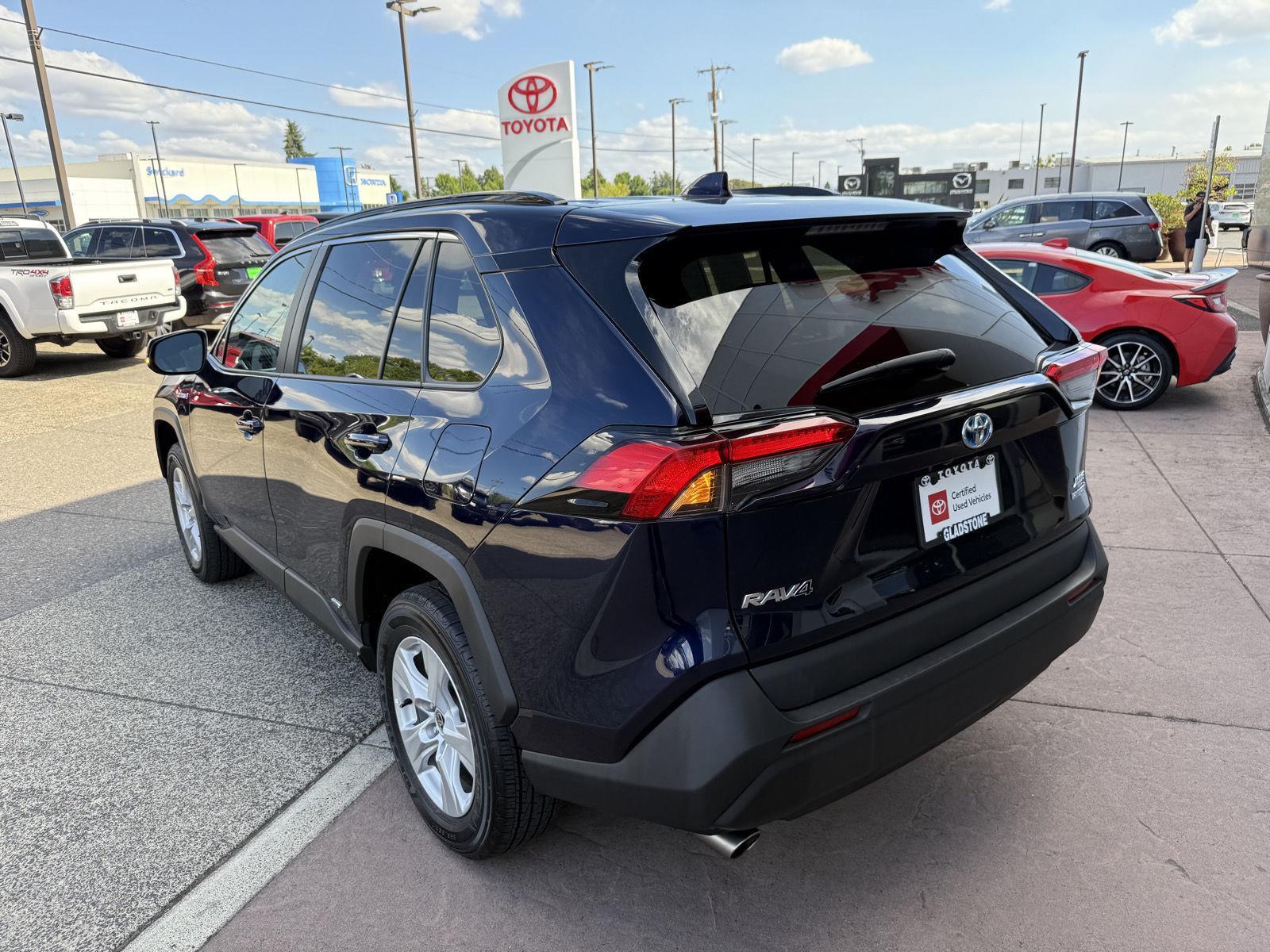 2021 Toyota RAV4 Hybrid XLE photo 4
