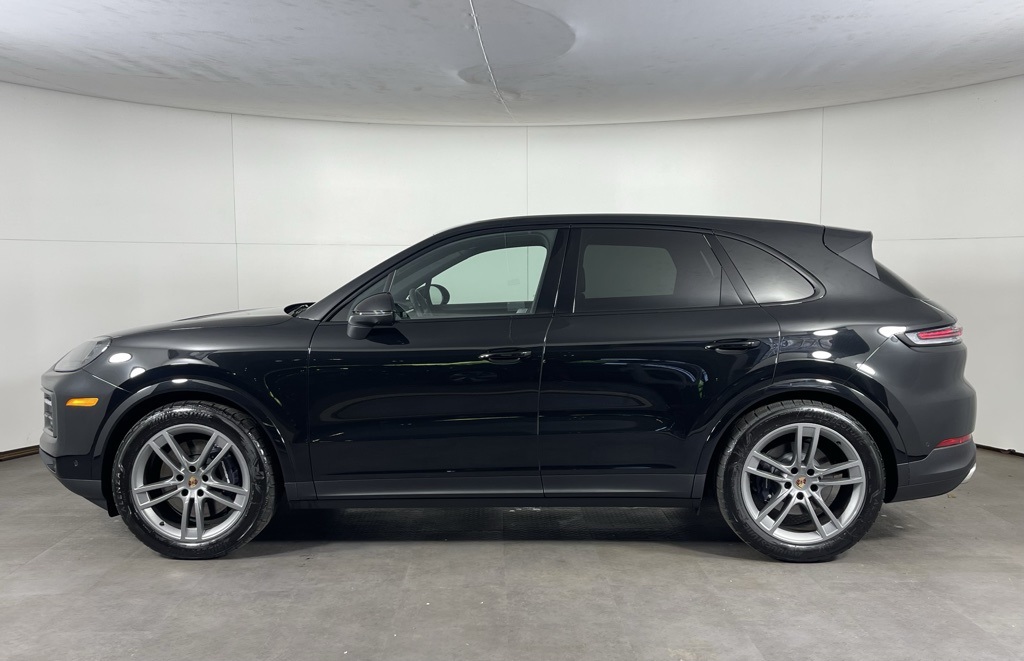 2025 Porsche Cayenne photo 2