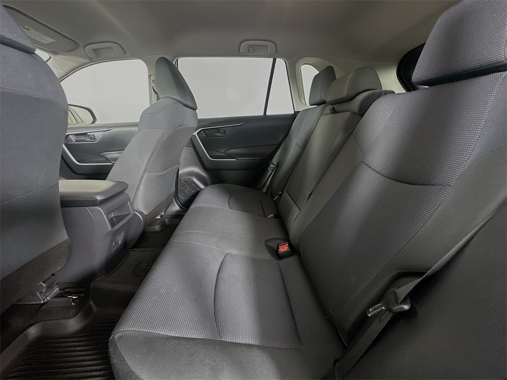 2019 Toyota RAV4 LE photo 8