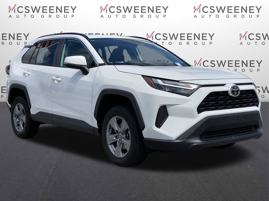 2022 Toyota RAV4 XLE photo 6