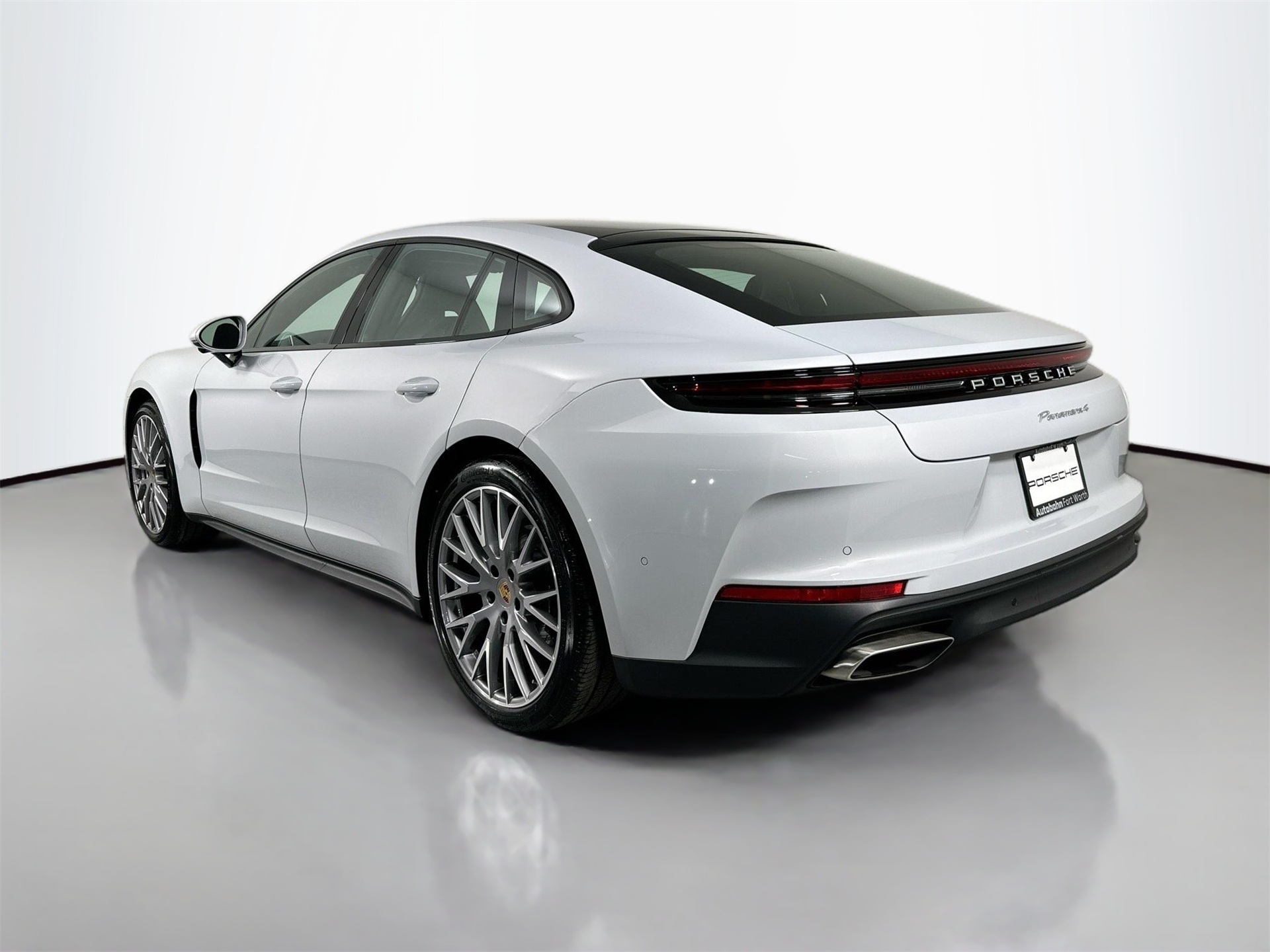 2025 Porsche Panamera 4 photo 3
