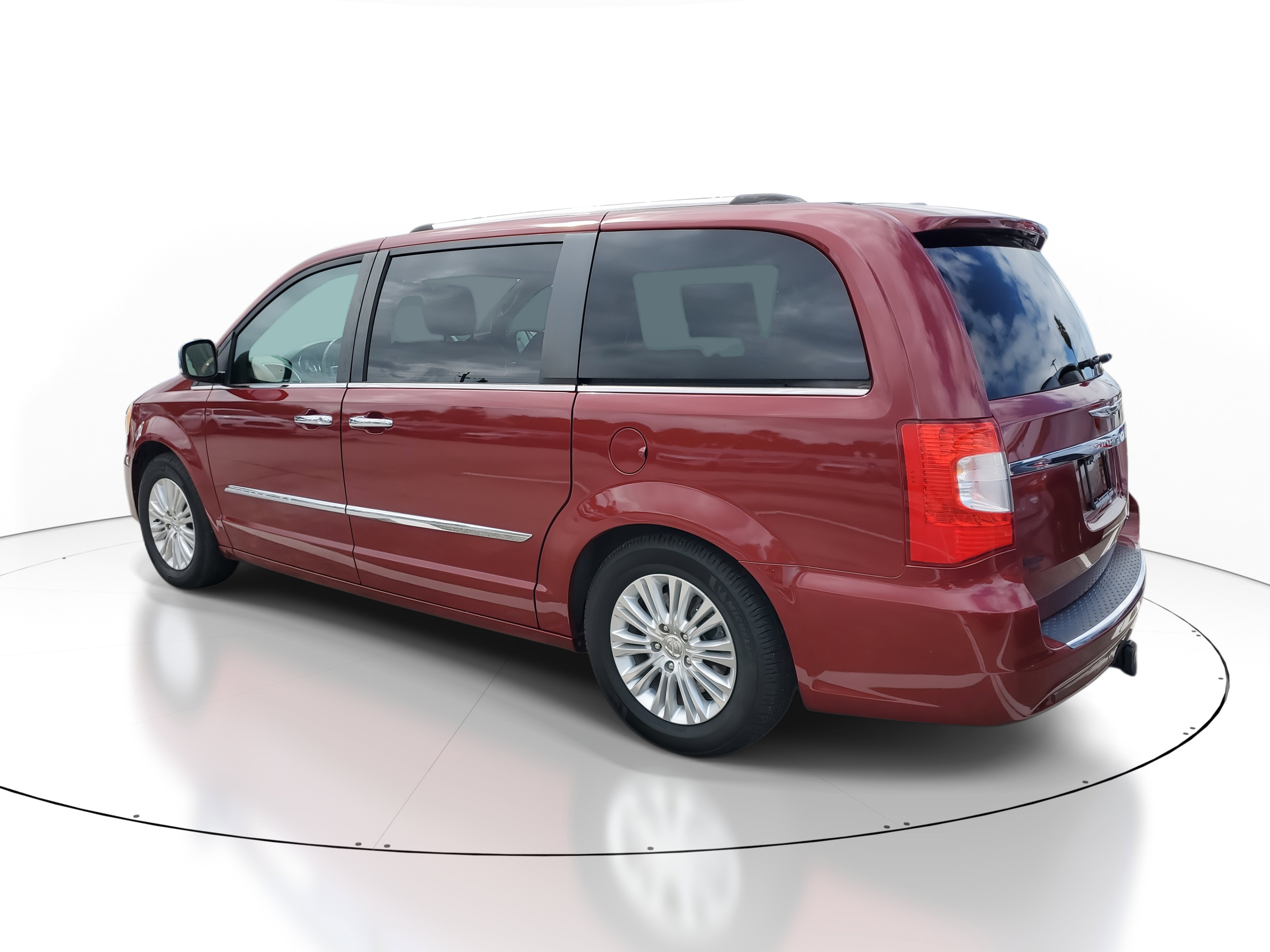 2012 Chrysler Town & Country Limited photo 2