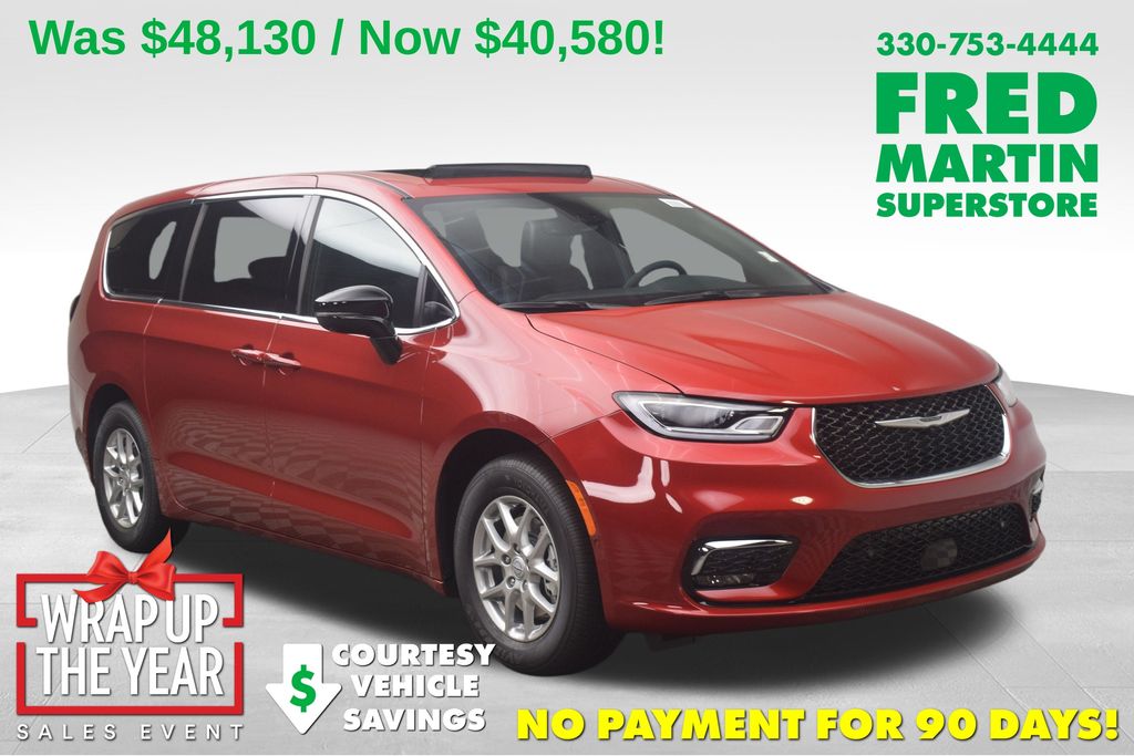 2026 Chrysler Pacifica Select's photo