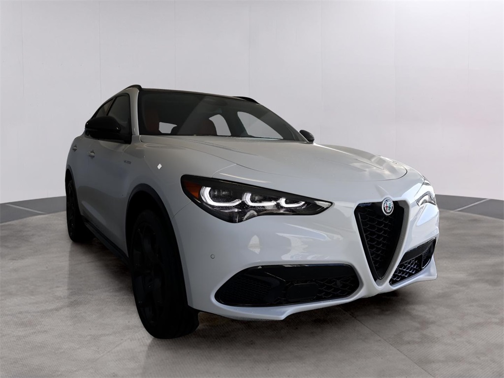2025 Alfa Romeo Stelvio Sprint Base photo 3
