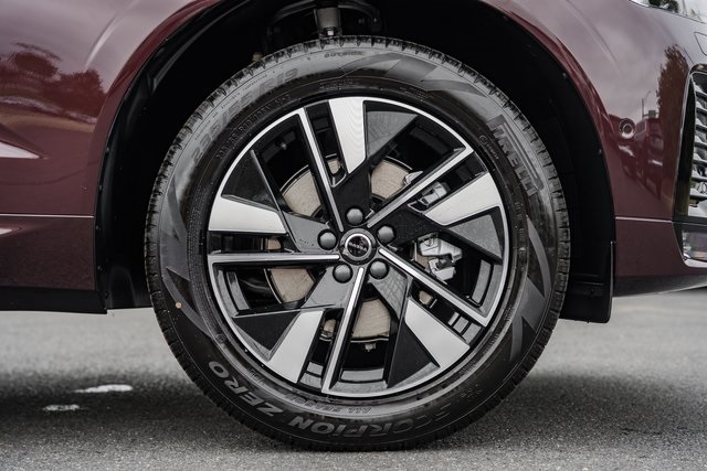 2026 Volvo XC60 B5 Hybrid photo 14
