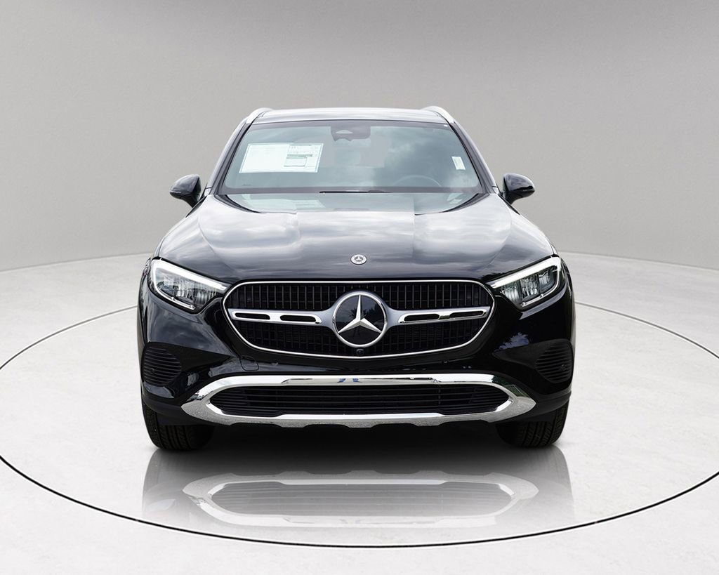 2025 Mercedes Benz GLC 300 photo 2
