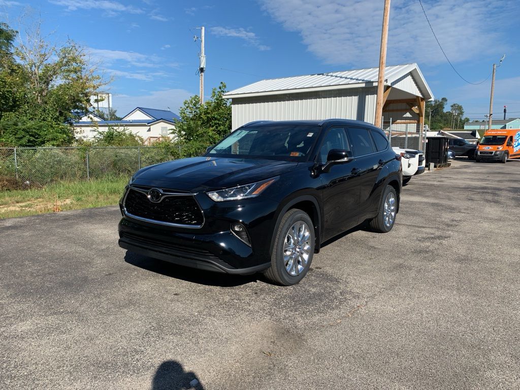 2025 Toyota Highlander Limited photo 6