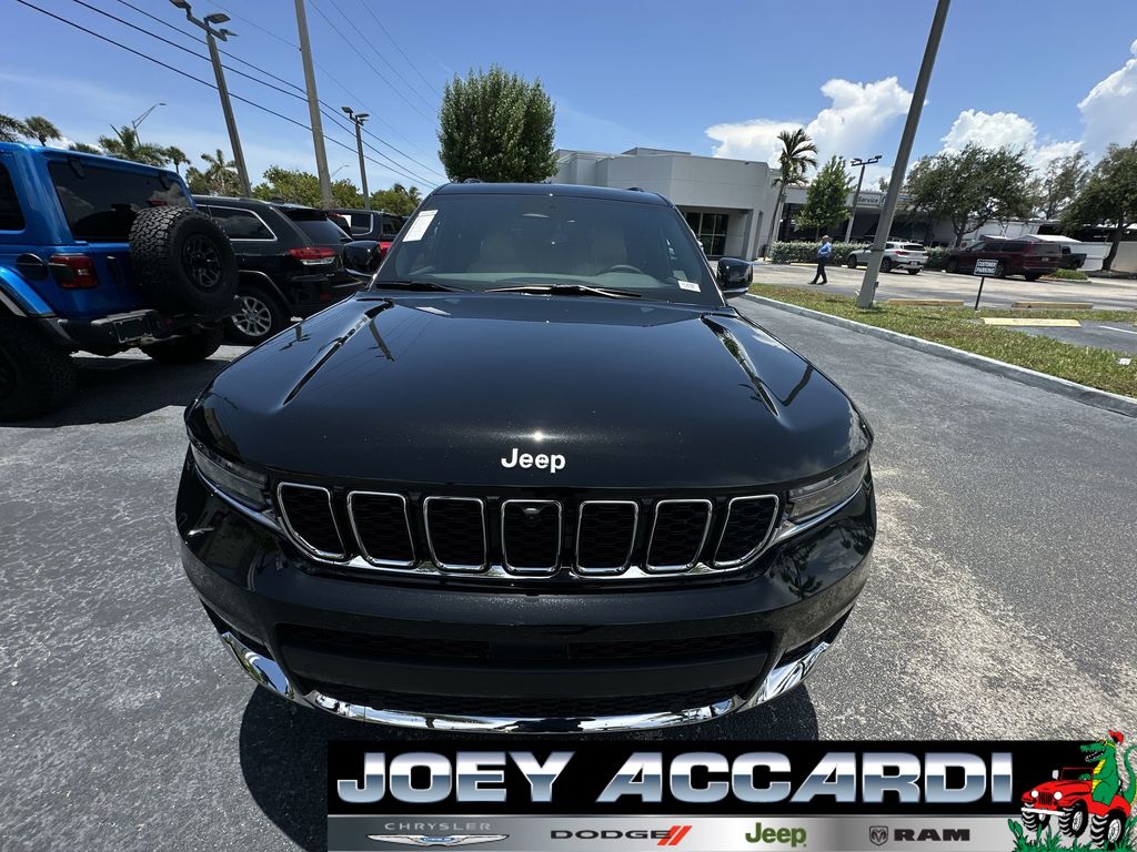 2025 Jeep Grand Cherokee Limited photo 3