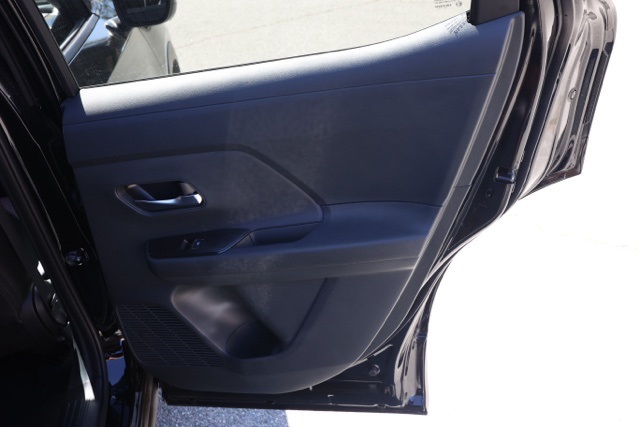 2026 Nissan Kicks SR photo 17