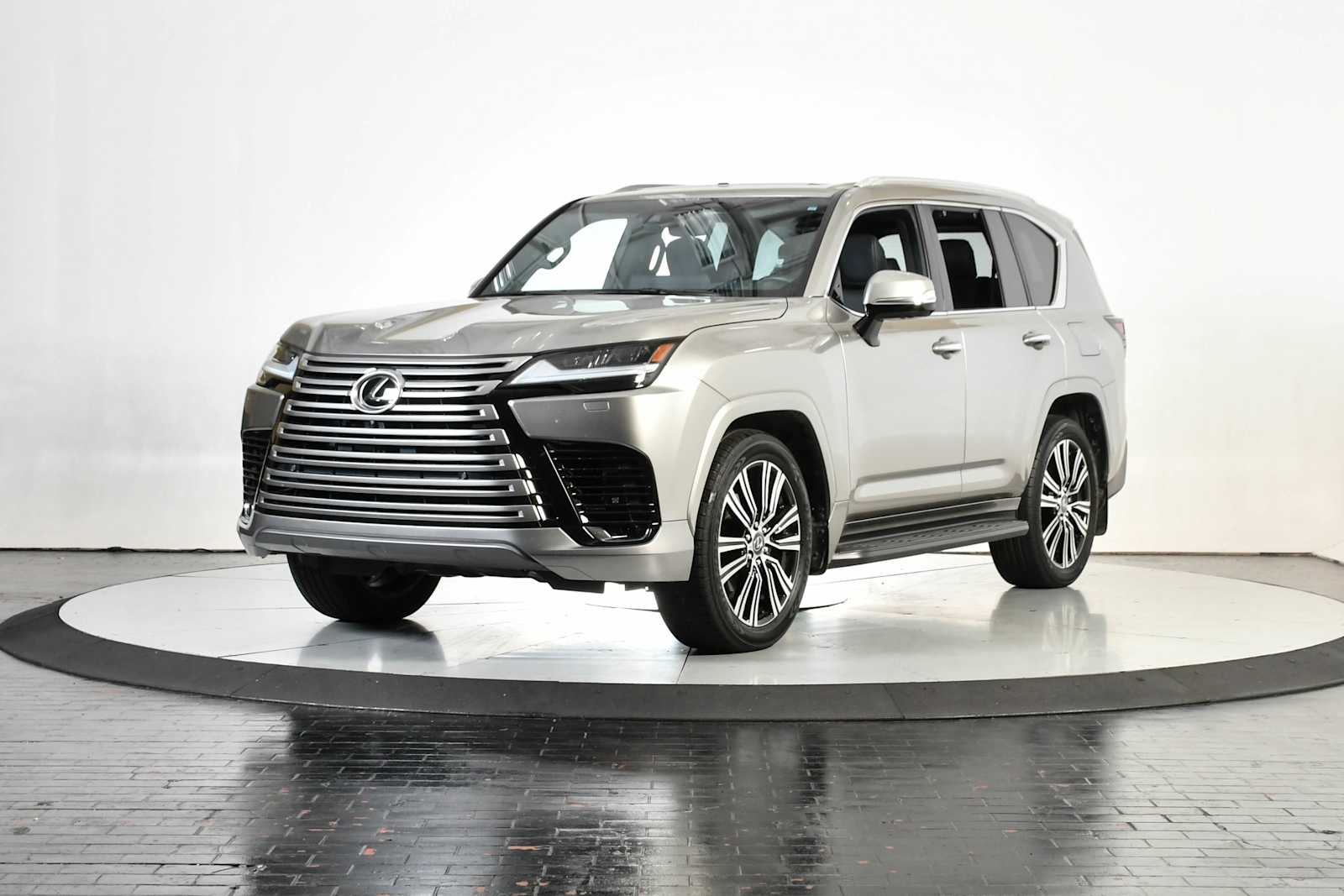 2024 Lexus LX Luxury's photo