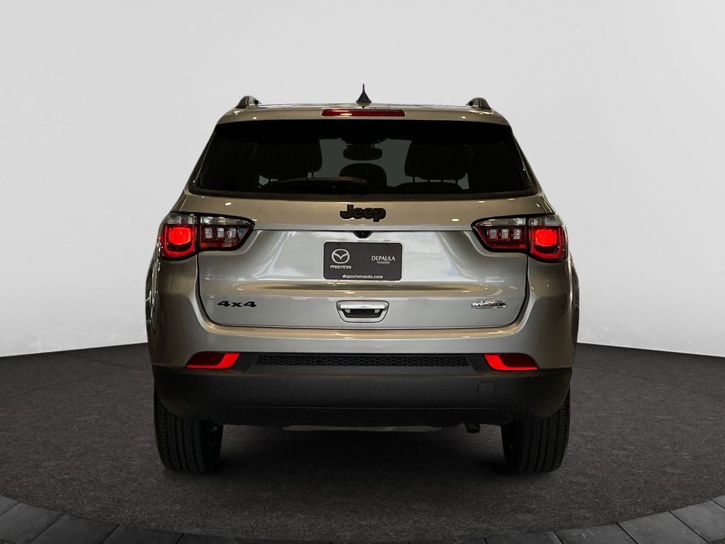 2022 Jeep Compass Latitude Lux photo 4