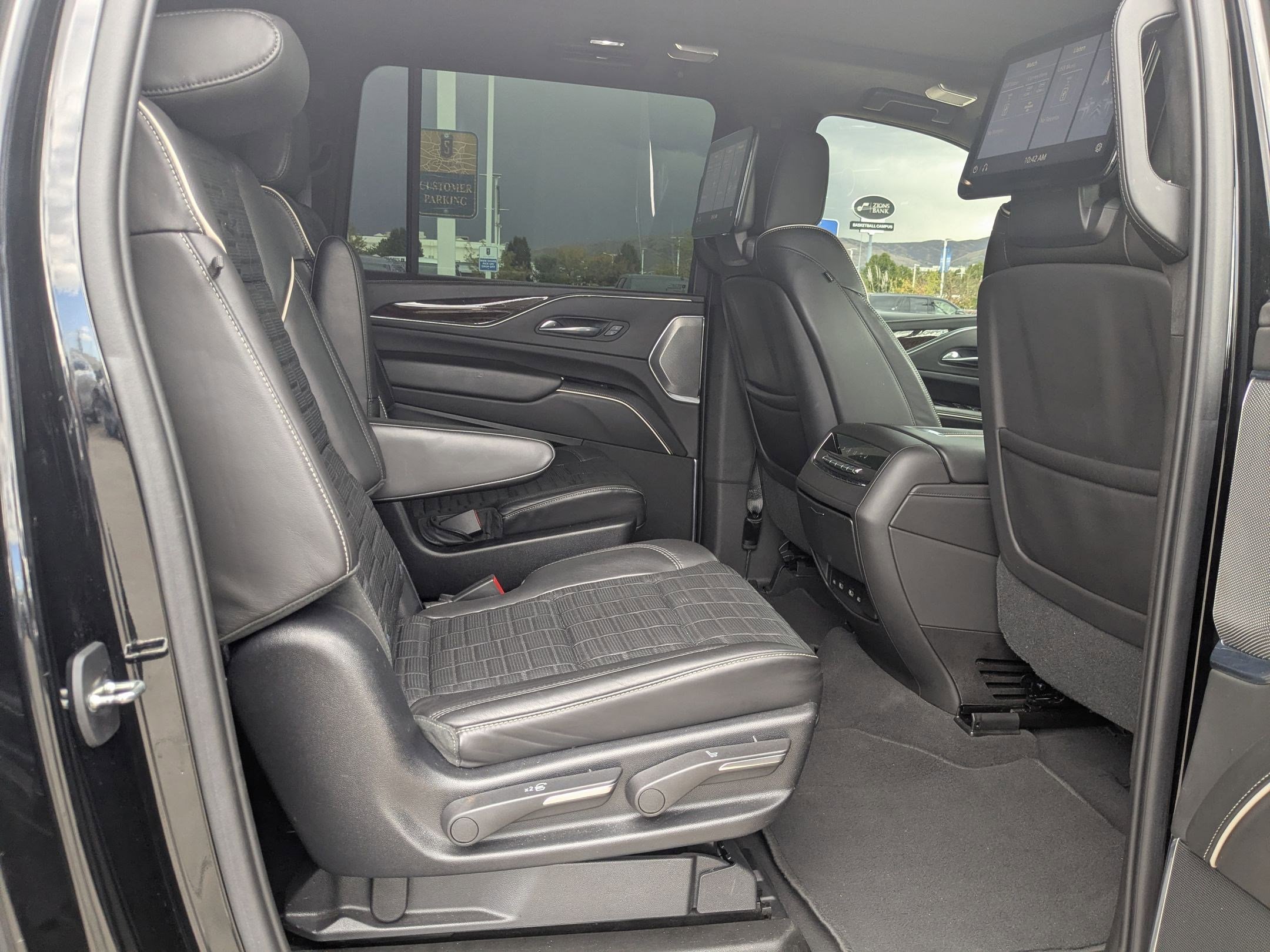 2021 Cadillac Escalade ESV Sport Platinum photo 21