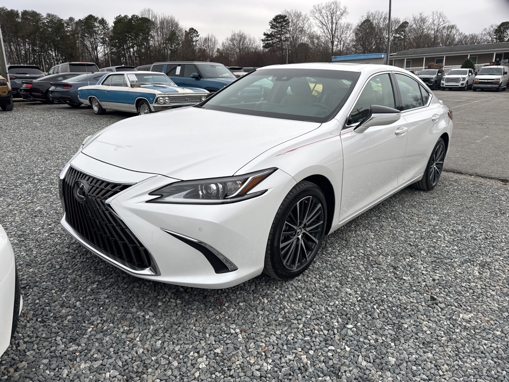 2023 Lexus ES Hybrid 300h's photo