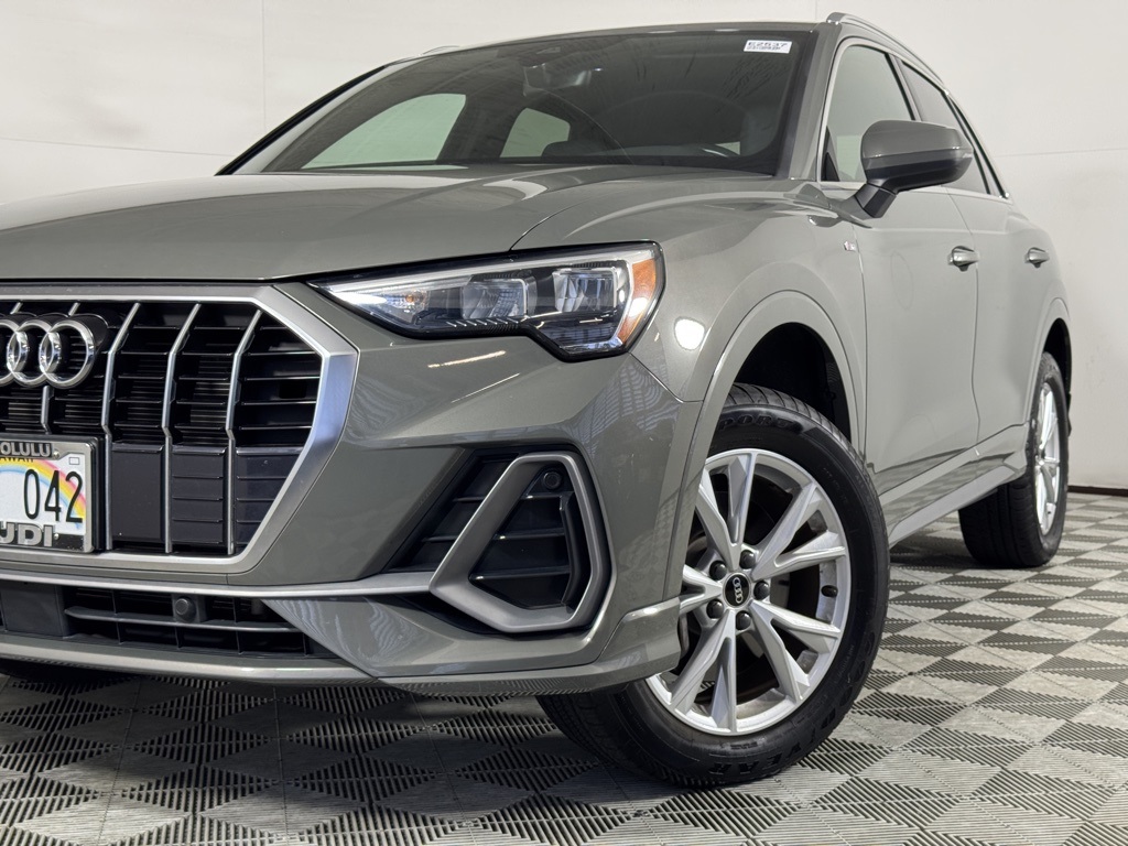 2022 Audi Q3 S line Premium photo 2