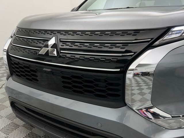 2024 Mitsubishi Outlander SE photo 4