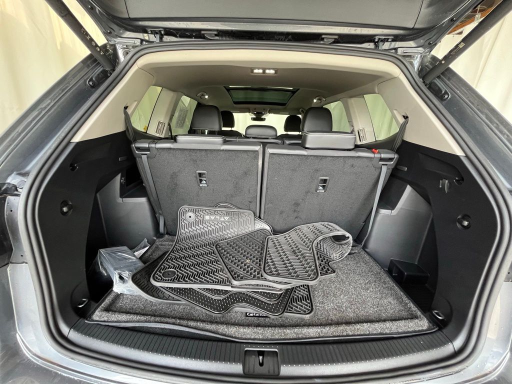 2024 Volkswagen Atlas SEL photo 28