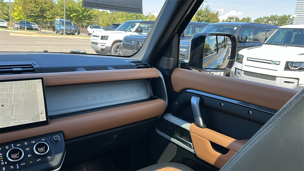 2024 Land Rover Defender 110 X-Dynamic SE photo 26