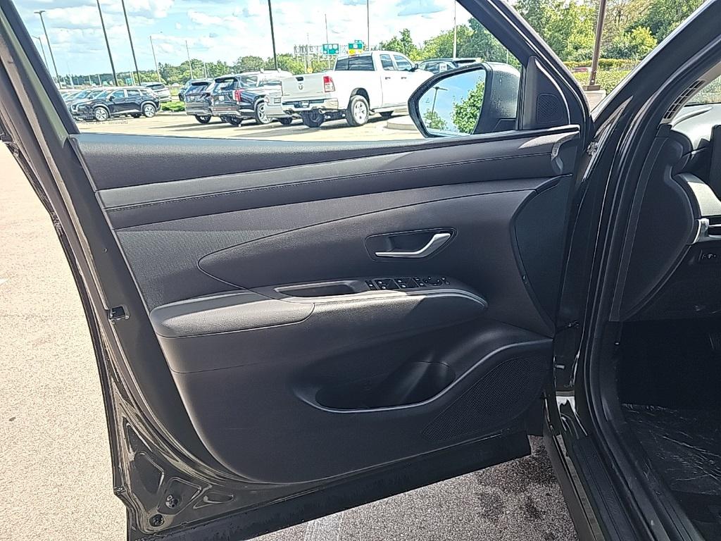 2025 Hyundai Tucson SEL Convenience photo 8