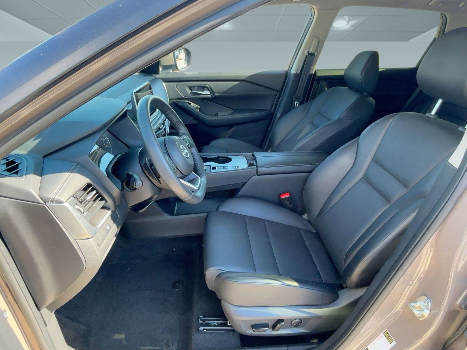 2024 Nissan Rogue SV photo 4