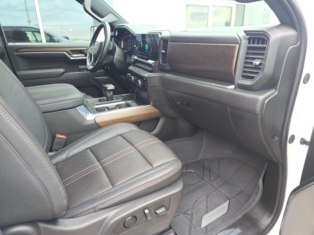 2024 Chevrolet Silverado 1500 High Country photo 4