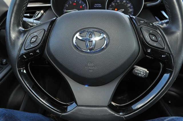 2018 Toyota C-HR XLE Premium photo 26