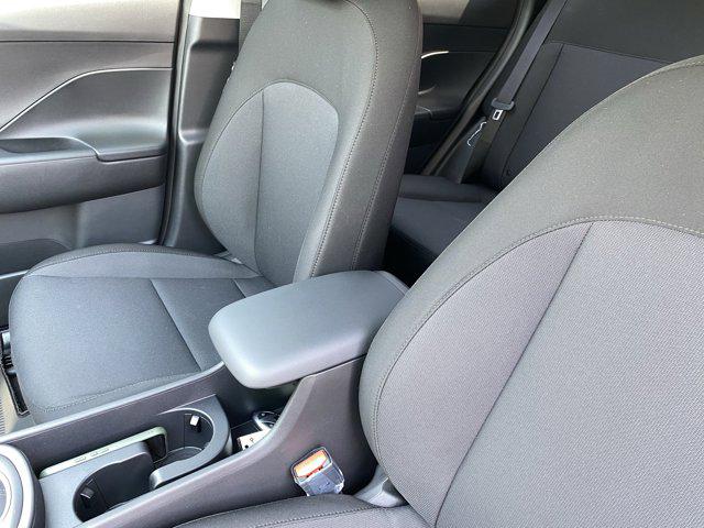 2025 Hyundai Kona SEL photo 15